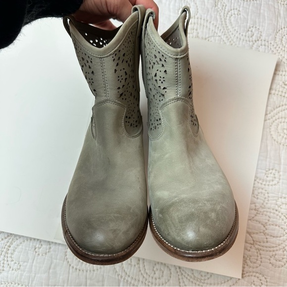 Sundance gray leather cutout western/cowboy boots - Picture 3 of 6